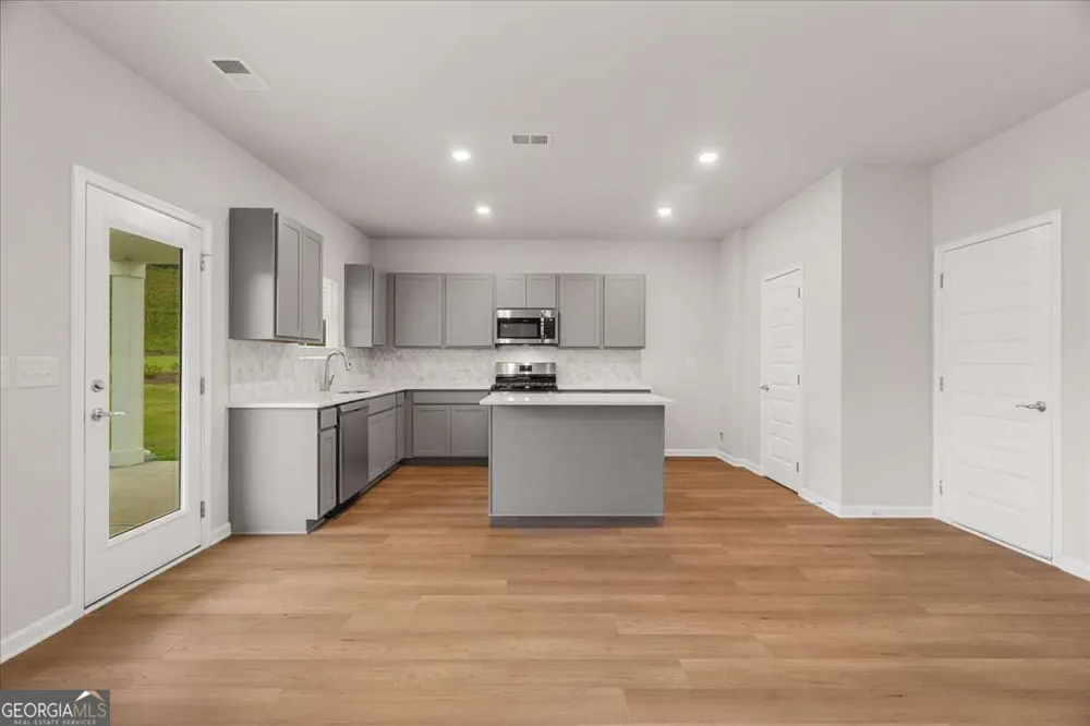 100 Wildflower CIR Calhoun, GA 30701