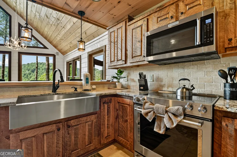 255 Indian Ridge RD Epworth, GA 30541