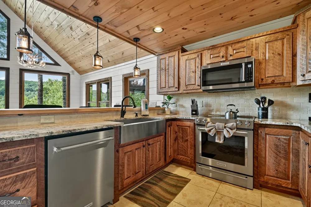 255 Indian Ridge RD Epworth, GA 30541