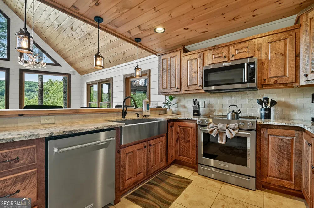 255 Indian Ridge RD Epworth, GA 30541