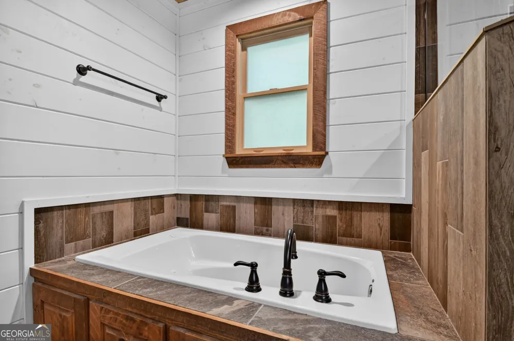 255 Indian Ridge RD Epworth, GA 30541