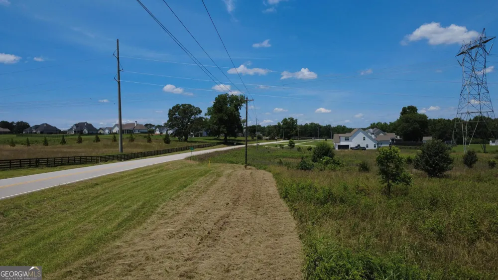 676 Linch RD Senoia, GA 30276