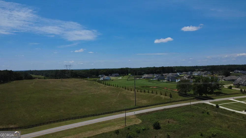 676 Linch RD Senoia, GA 30276