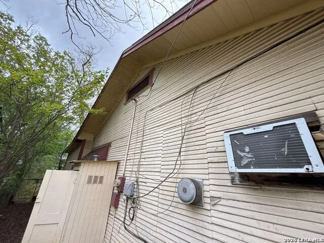 351 Barrett San Antonio, TX 78225