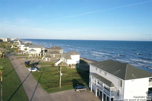 11835 Sunbather Ln Galveston, TX 77554