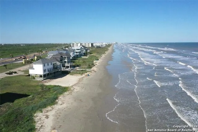 11835 Sunbather Ln Galveston, TX 77554