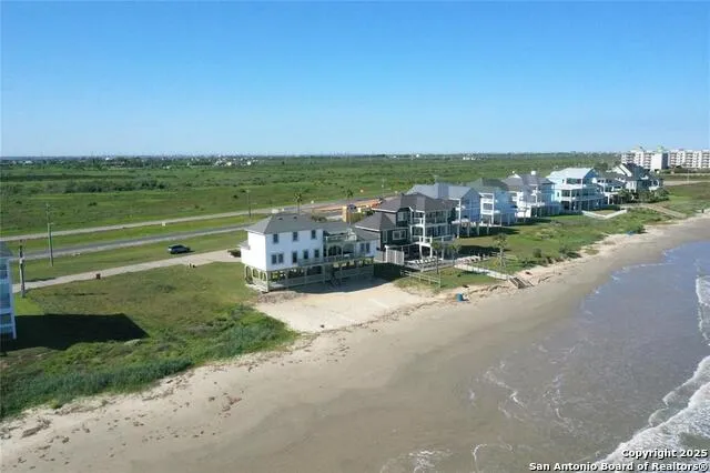 11835 Sunbather Ln Galveston, TX 77554
