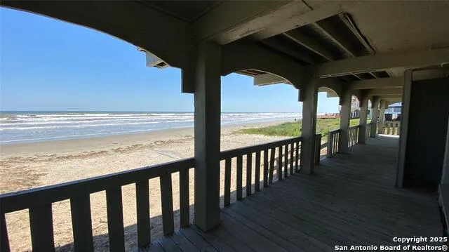 11835 Sunbather Ln Galveston, TX 77554