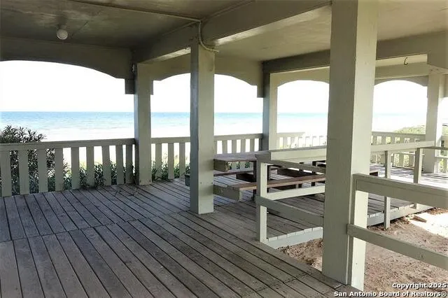 11835 Sunbather Ln Galveston, TX 77554