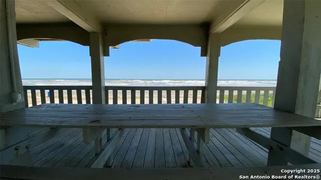 11835 Sunbather Ln Galveston, TX 77554