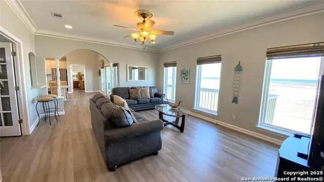 11835 Sunbather Ln Galveston, TX 77554
