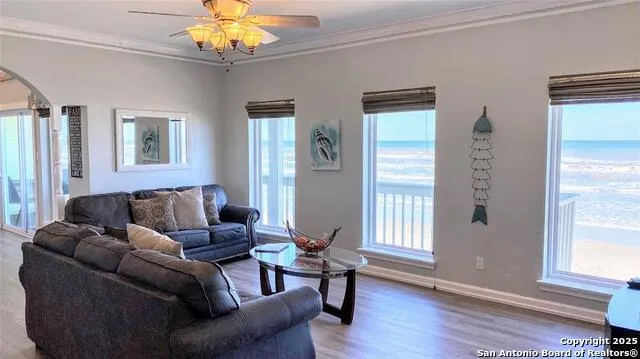 11835 Sunbather Ln Galveston, TX 77554