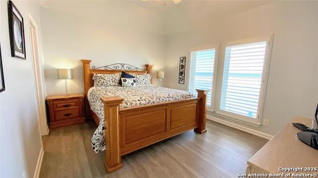 11835 Sunbather Ln Galveston, TX 77554