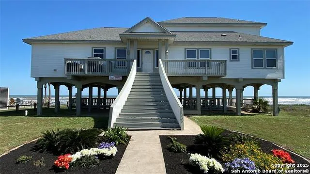 11835 Sunbather Ln Galveston, TX 77554