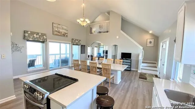 11835 Sunbather Ln Galveston, TX 77554
