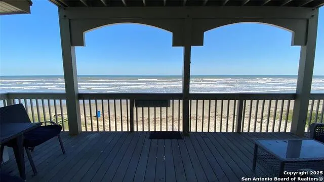 11835 Sunbather Ln Galveston, TX 77554