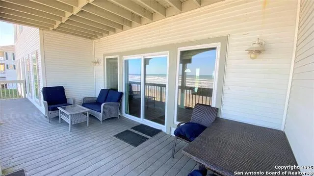 11835 Sunbather Ln Galveston, TX 77554