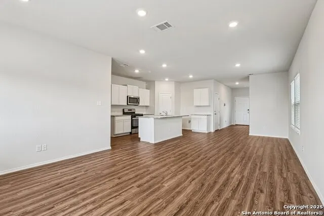 4006 Bay Leaf Von Ormy, TX 78073