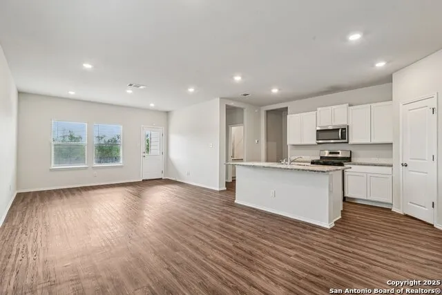 4006 Bay Leaf Von Ormy, TX 78073