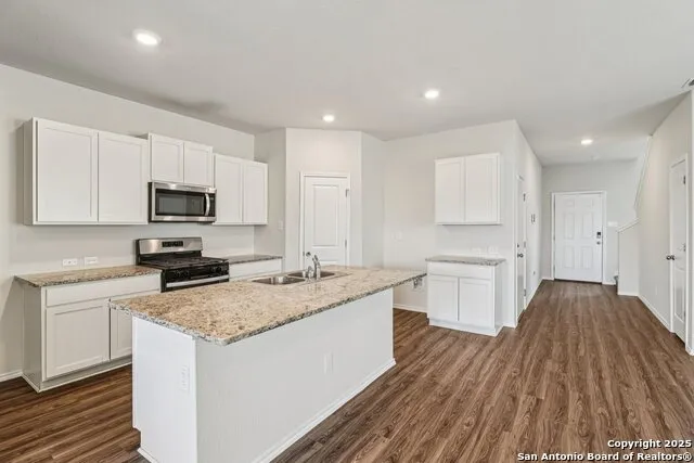 4006 Bay Leaf Von Ormy, TX 78073