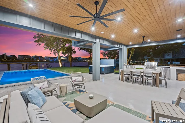 613 Lake St Kingsland, TX 78639