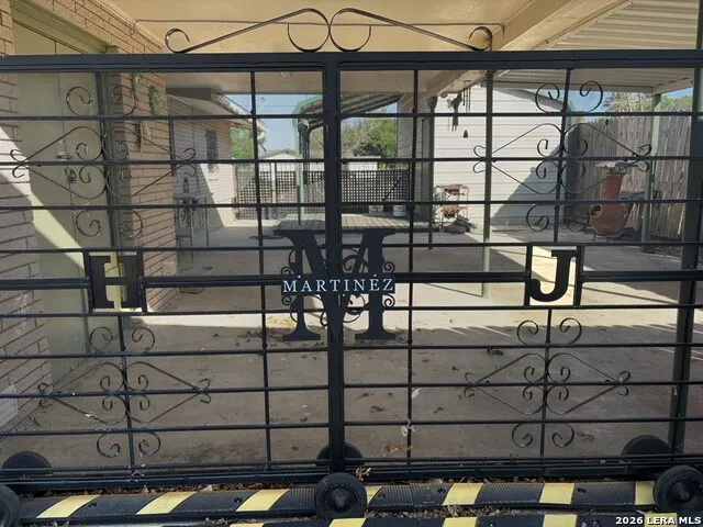 403 11th Carrizo Springs, TX 78834
