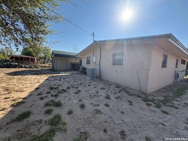 403 11th Carrizo Springs, TX 78834