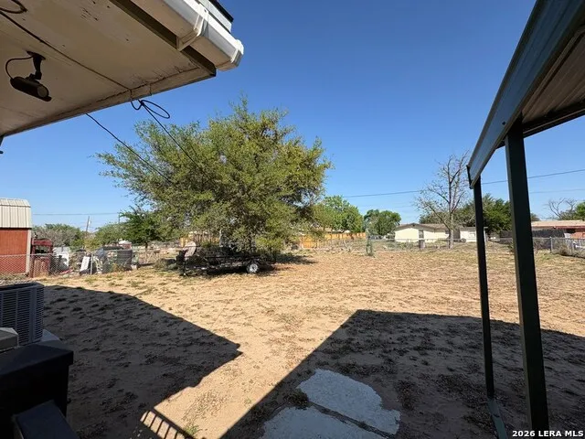 403 11th Carrizo Springs, TX 78834