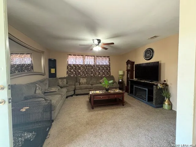 403 11th Carrizo Springs, TX 78834