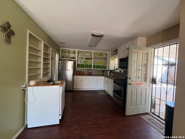 403 11th Carrizo Springs, TX 78834