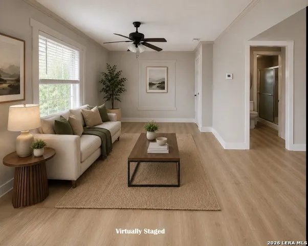 904 C ST Unit 2 Floresville, TX 78114
