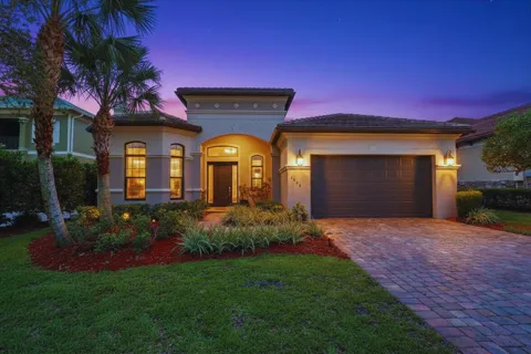 1042 NE Savanna Oaks Way