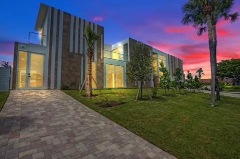 824 W Marbella Lane