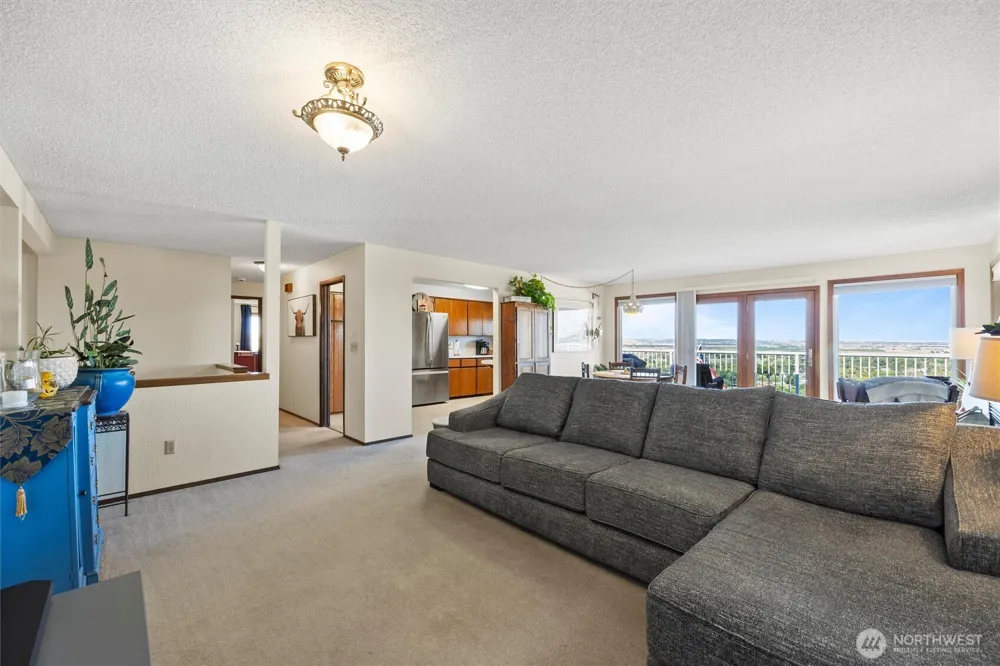 703 S 48th Avenue West Richland, WA 99353
