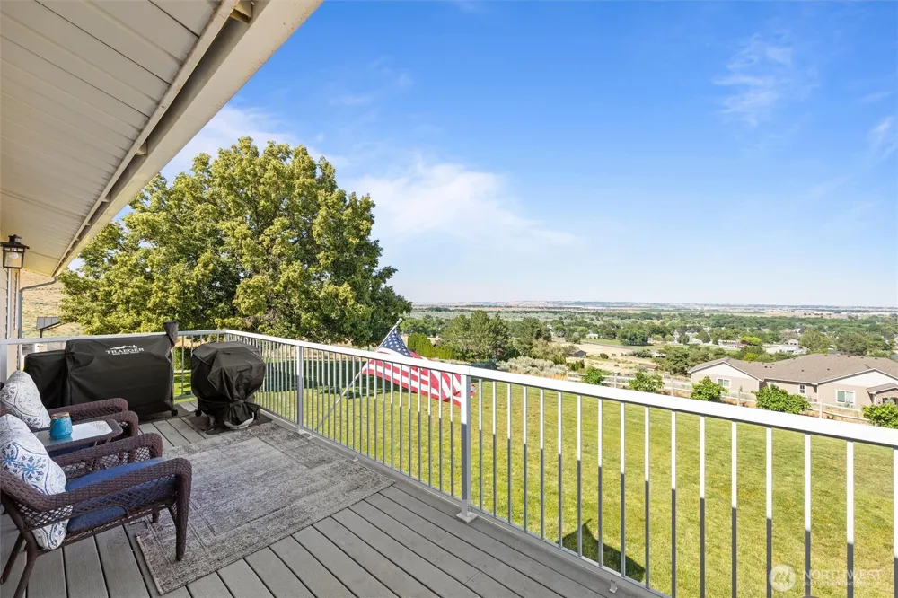 703 S 48th Avenue West Richland, WA 99353