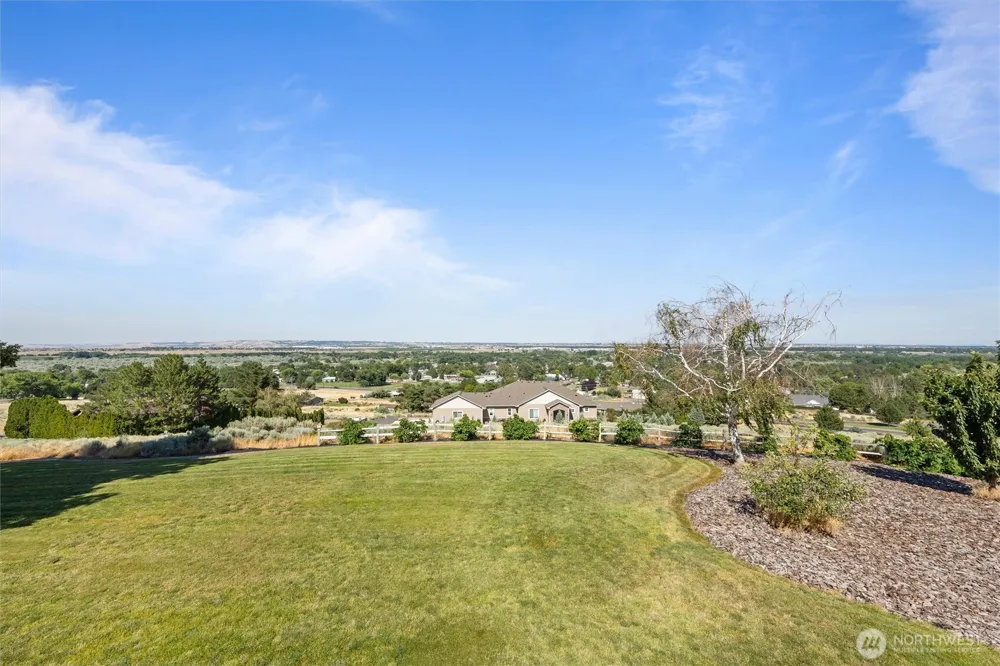 703 S 48th Avenue West Richland, WA 99353