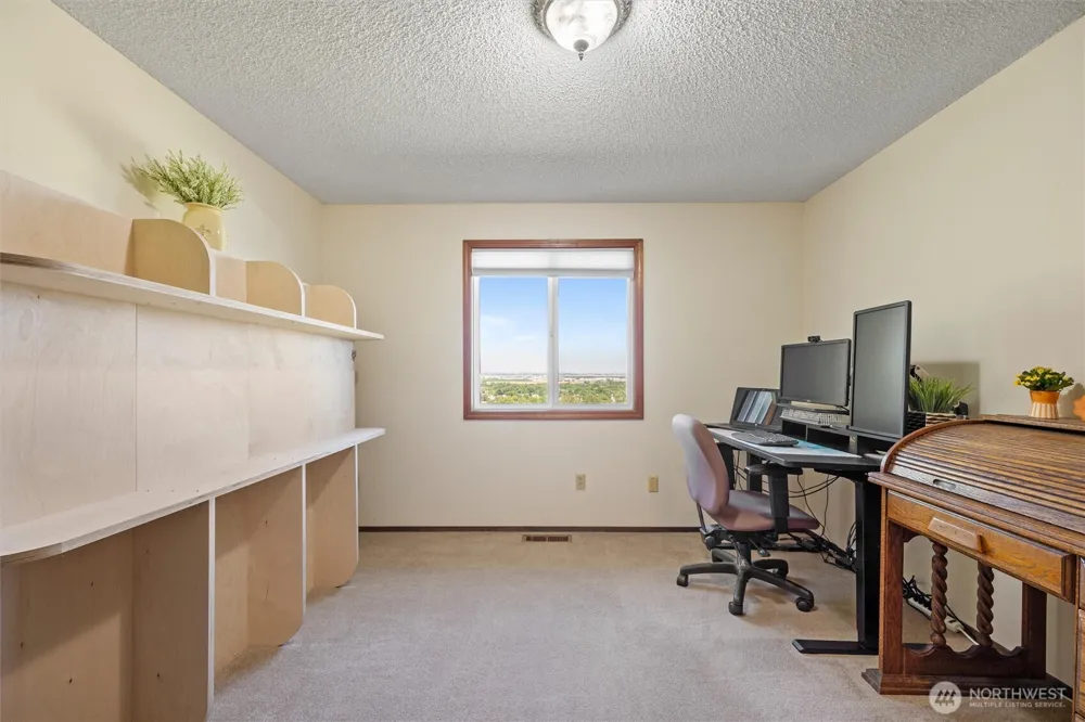 703 S 48th Avenue West Richland, WA 99353