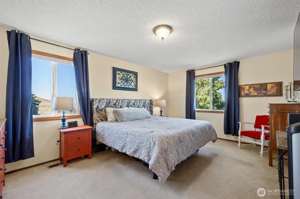 703 S 48th Avenue West Richland, WA 99353