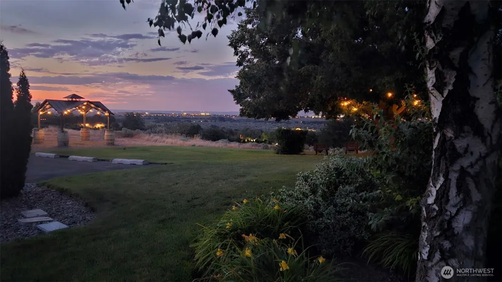 703 S 48th Avenue West Richland, WA 99353