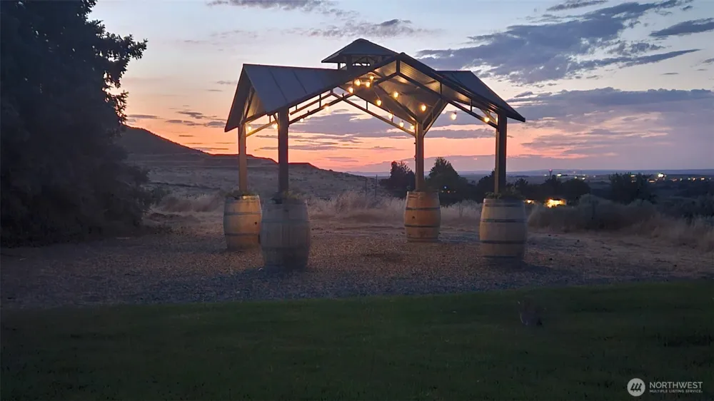703 S 48th Avenue West Richland, WA 99353