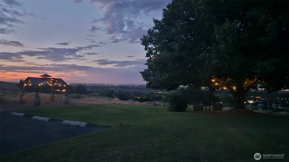703 S 48th Avenue West Richland, WA 99353