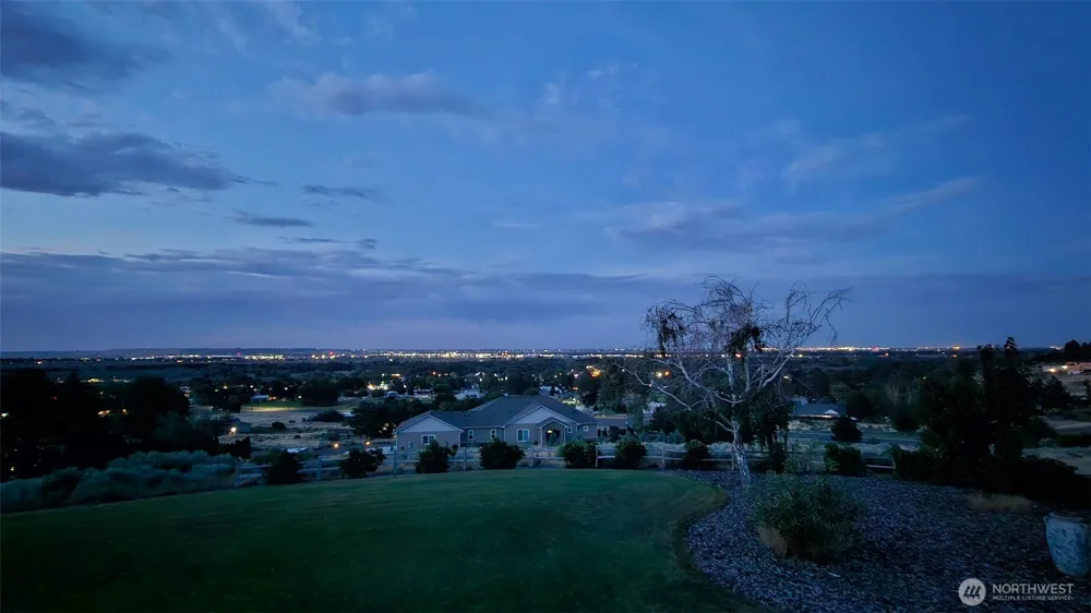 703 S 48th Avenue West Richland, WA 99353