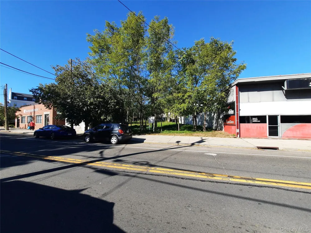 226 W Main Street Riverhead, NY 11901