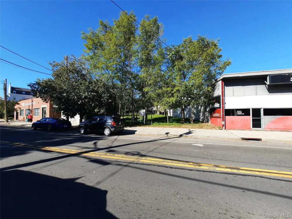 226 W Main Street Riverhead, NY 11901