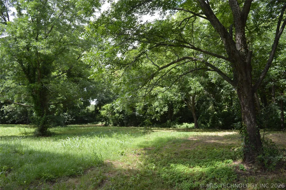 64 S Highway 109 Hugo, OK 74743