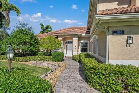 5220 Rosewood Ln