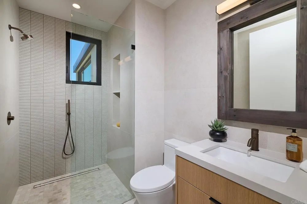 228 Helix Solana Beach, CA 92075