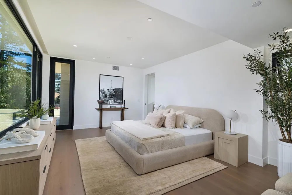 228 Helix Solana Beach, CA 92075