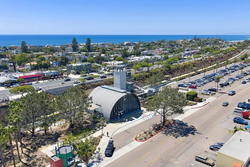 228 Helix Solana Beach, CA 92075