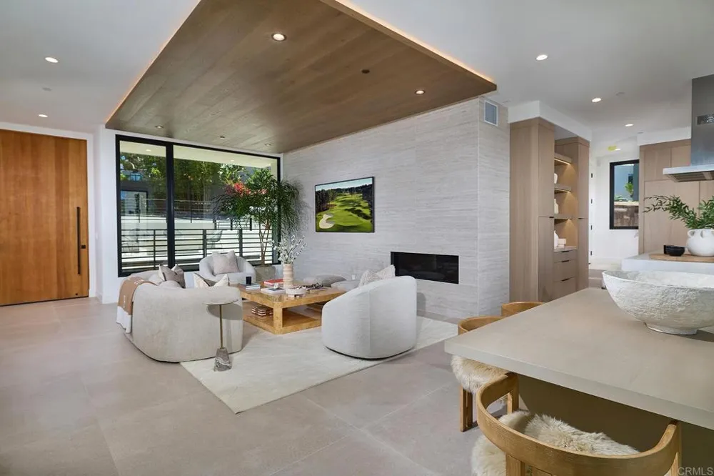 228 Helix Solana Beach, CA 92075
